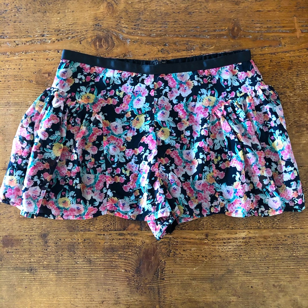 Millau Floral flowy shorts Size Small